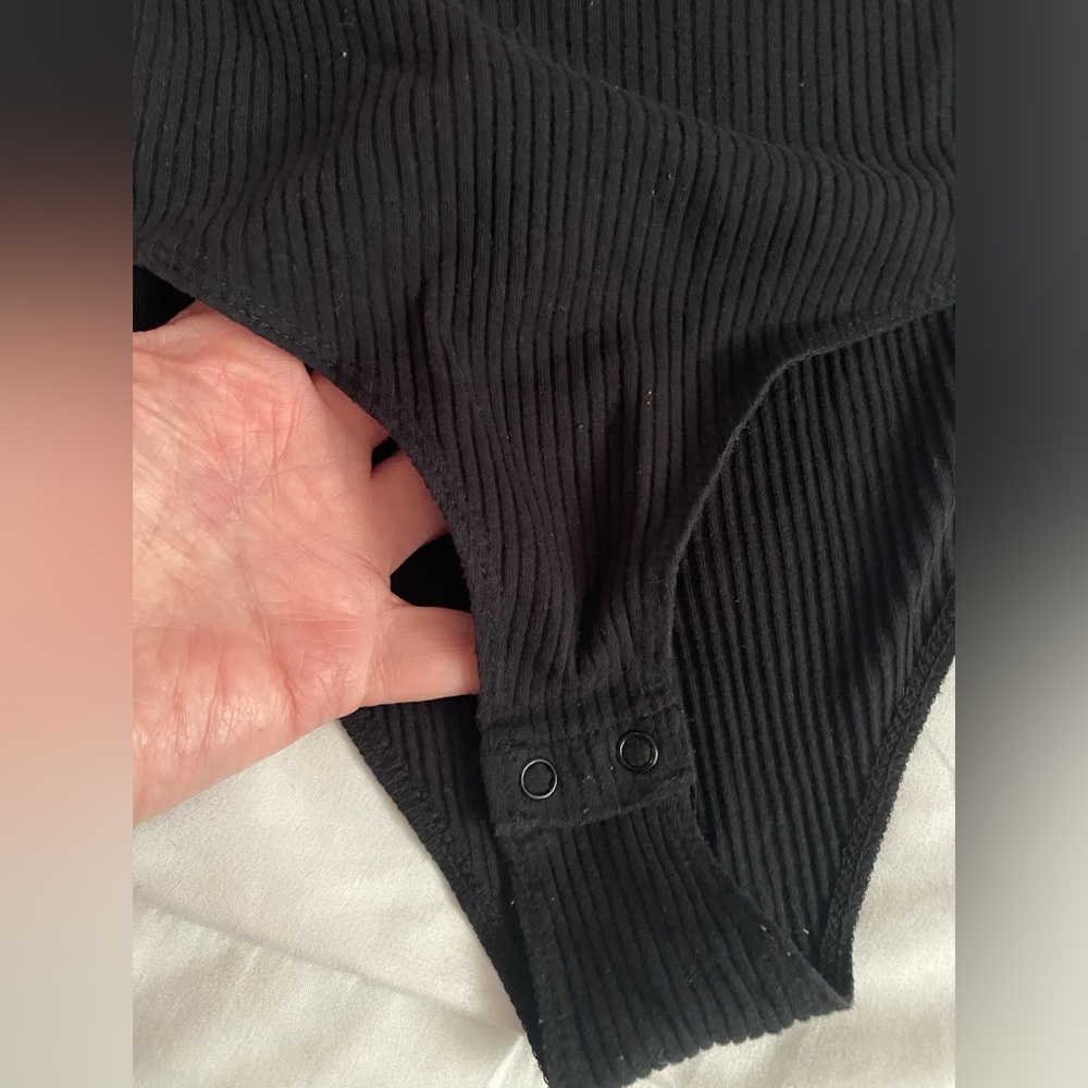 Ultra Flirt Ribbed Cold Shoulder Bodysuit. Super comfy. Size Small. - Picture 4 of 8